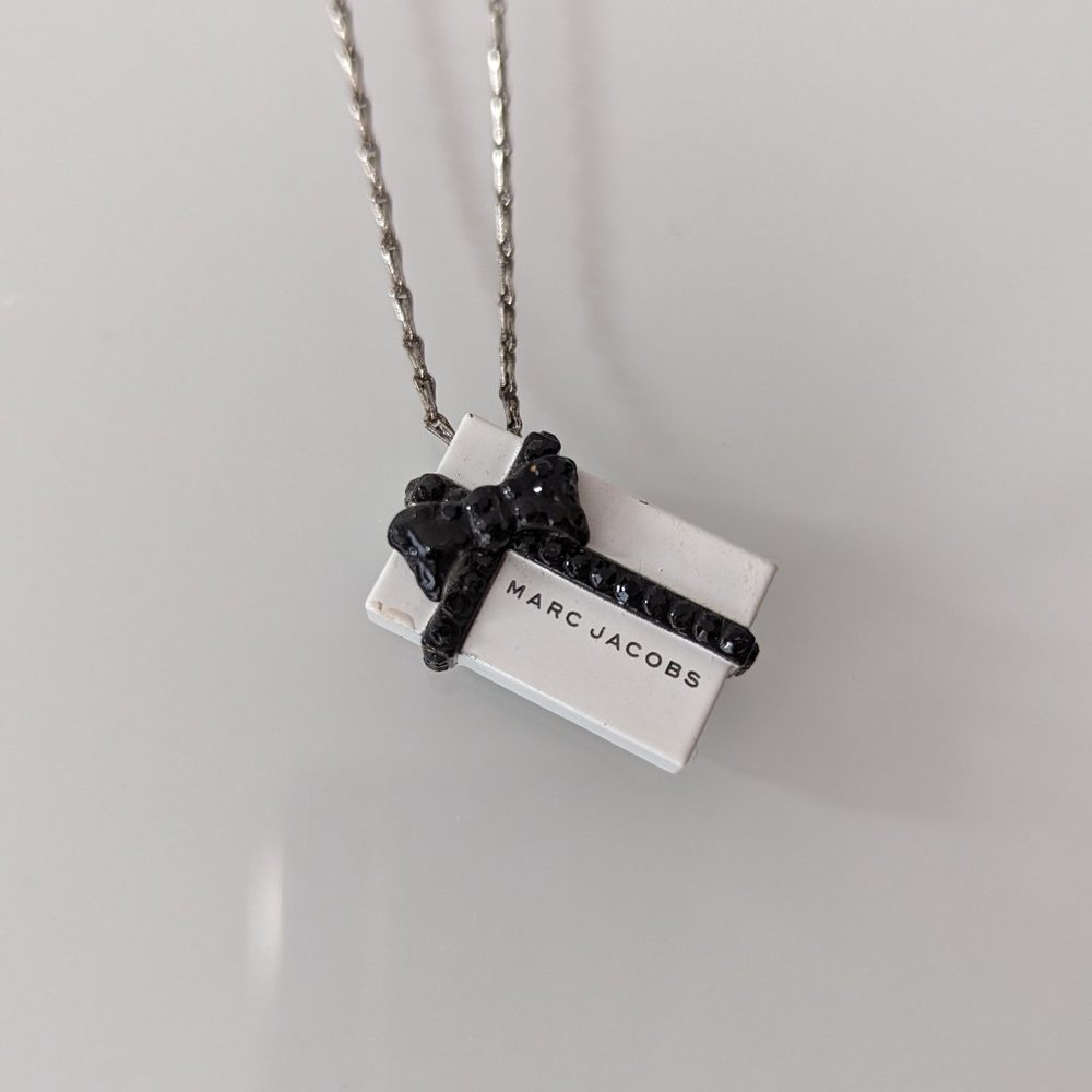 Marc Jacobs Gift Box Necklace